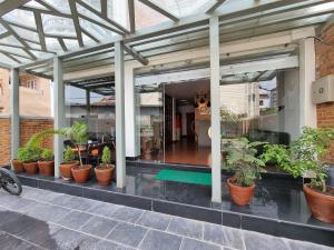 Bazén v ubytování Chautari Boutique Hotel nebo v jeho okolí