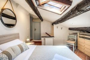 Cama o camas de una habitación en La casa nel Borgo di Ostia Antica