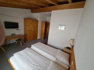 Postel nebo postele na pokoji v ubytování Hotel Stätzerhorn