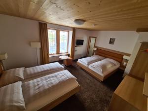 Postel nebo postele na pokoji v ubytování Hotel Stätzerhorn