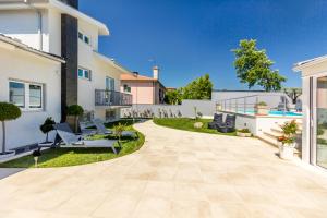 an image of a house with a patio and a yard at Casa de Monsanto | Lamego in Lamego