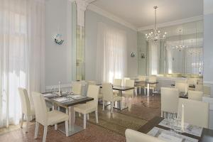 En restaurang eller annat matställe på Villa Grazia