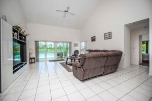 Gallery image of SWISS 23 - Lake Stephanie in Clermont