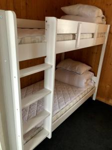 Двуетажно легло или двуетажни легла в стая в Finnskogen hyttegrend