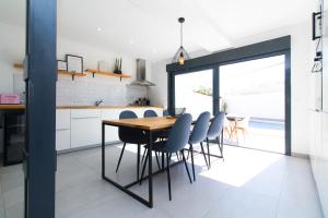 a kitchen and dining room with a table and chairs at Arenas house in Torrevieja