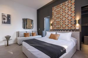 A bed or beds in a room at Mysuiteshome Apartments