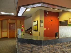 Predvorje ili recepcija u objektu Athabasca Valley Inn & Suites