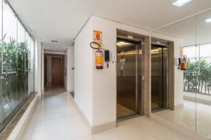 a hallway in a building with a elevator at Apartamento Lugar Perfeito Duplex Casemiro 199 in Porto Alegre