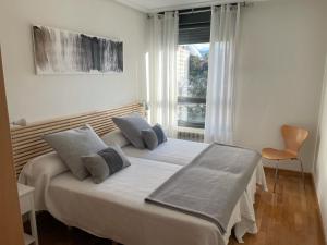 A bed or beds in a room at Apartamento Paseo de la Losa