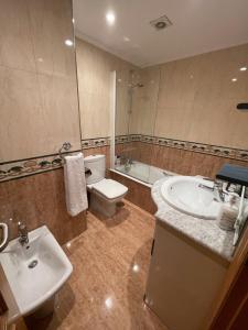 A bathroom at Apartamento Paseo de la Losa