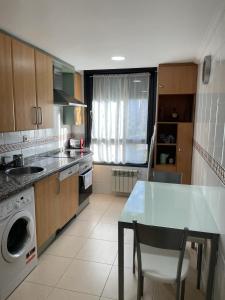 A kitchen or kitchenette at Apartamento Paseo de la Losa Még 4 kép