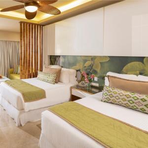 Postel nebo postele na pokoji v ubytování Dreams Onyx Resort & Spa - All Inclusive