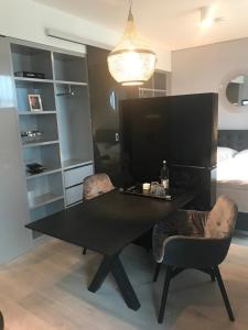 a black table and chairs in a room with a bed at Sky Aparthotel in Stuttgart