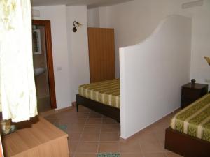 Postel nebo postele na pokoji v ubytování Hotel Villaggio Tabù + 37 fotografií