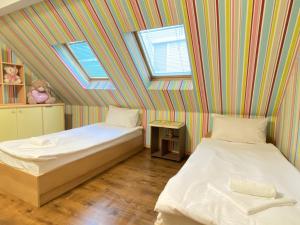 Ein Bett oder Betten in einem Zimmer der Unterkunft Private Two Bed Apartment with Garden, Parking and Pets allowed