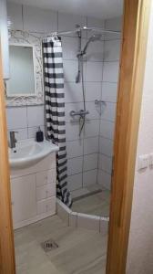 Ένα μπάνιο στο Apartment STONE