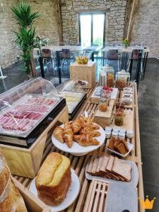 a buffet with different types of bread and pastries at Estafête in Sarrazac