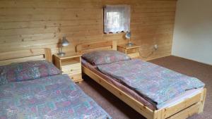 Postel nebo postele na pokoji v ubytování Autocamp Skalice