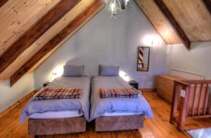 Tempat tidur dalam kamar di Laragh-on-Hogsback