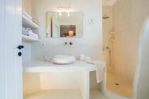 Koupelna v ubytování Amapola Boutique Villas with Sea Access - Agapi