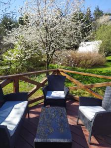 Vonkajšia záhrada v ubytovaní Forest Romantic Apartment Brdy