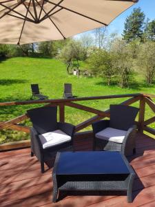 Vonkajšia záhrada v ubytovaní Forest Romantic Apartment Brdy