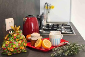 a kitchen counter with a tea pot and a plate of fruit at Villa Teresa.. appartamento “Casa Marta” in Brenzone sul Garda