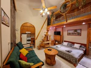 Postel nebo postele na pokoji v ubytování Little Cozy Apartman