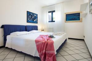 A bed or beds in a room at Villa Vanessa