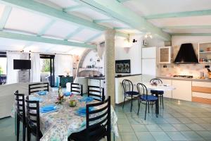 A kitchen or kitchenette at Villa Vanessa