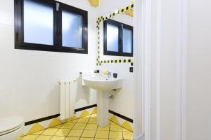 A bathroom at Villa Vanessa