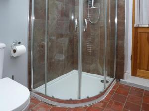 a shower with a glass door in a bathroom at Cornwallis House in Oxford +18 photos