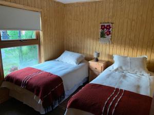 Un pat sau paturi într-o cameră la Cabañas Cerro Huemules