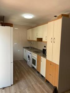 Kuchyňa alebo kuchynka v ubytovaní Apartamentos EL PELIGRO