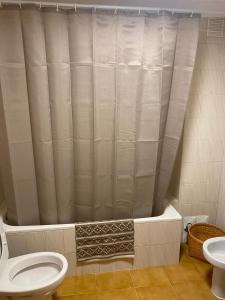 Kúpeľňa v ubytovaní Apartamentos EL PELIGRO