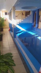 a large swimming pool in a building at HOTEL MARIPOSA in Zihuatanejo