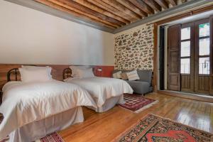 Postel nebo postele na pokoji v ubytování CASA SAUTO Luxury Suite in Downtown