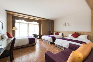 Łóżko lub łóżka w pokoju w obiekcie Kending Kaying Hotel