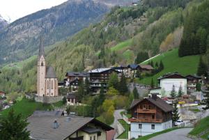 Vedere de sus a Appartement Gorgasser im Berghaus Glockner