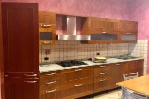 Kuchyň nebo kuchyňský kout v ubytování Bella casa vicino alla grotta giusti.