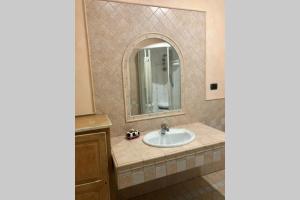 Koupelna v ubytování Bella casa vicino alla grotta giusti. + 29 fotografií