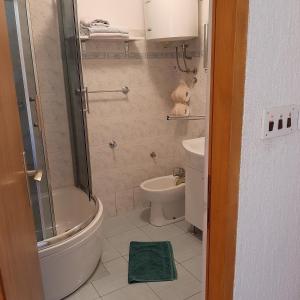Koupelna v ubytování Kuća za odmor Gale + 21 fotografií