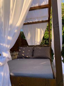 Postel nebo postele na pokoji v ubytování Elena-Pelagia Villas + 36 fotografií
