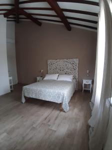 A bed or beds in a room at VISTALAGO VERSILIA