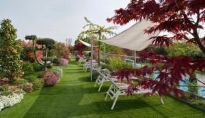 A garden outside Terme Europa