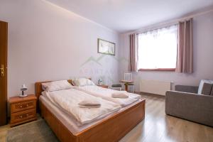 Posteľ alebo postele v izbe v ubytovaní Parkowa Polana - PolanicaApartamenty