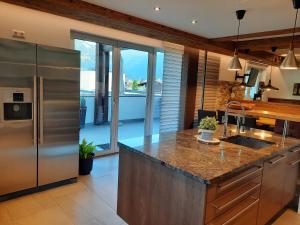 Kuchyň nebo kuchyňský kout v ubytování Inn-Apartments