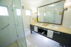 Ванная комната в Hibiscus Boutique Hotel