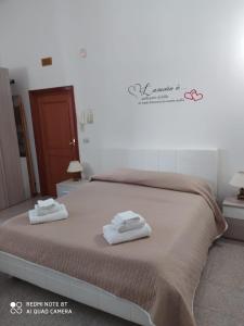 a bedroom with a bed with two towels on it at B&B Dolce Incanto in Bari