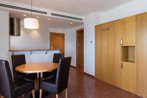 Kuchyň nebo kuchyňský kout v ubytování Hotel Apartamentos Bajondillo